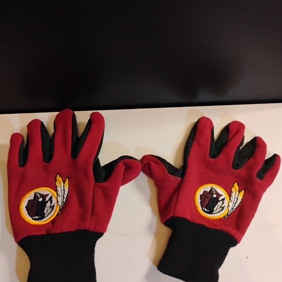 Washington Commanders Fabric Gloves - Picture 1 of 5